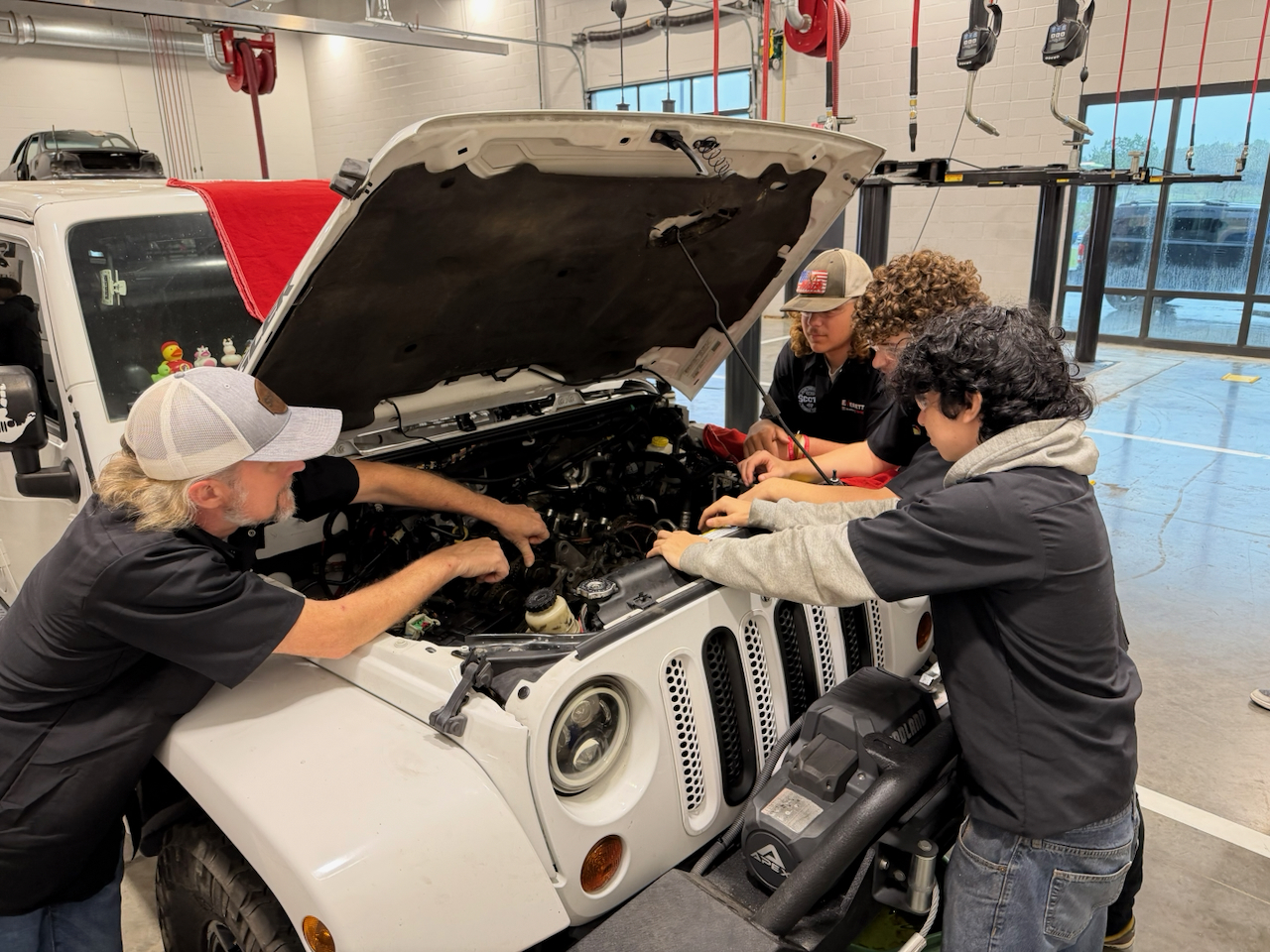 picture of ASU Three Rivers automotive student at Saline Campus