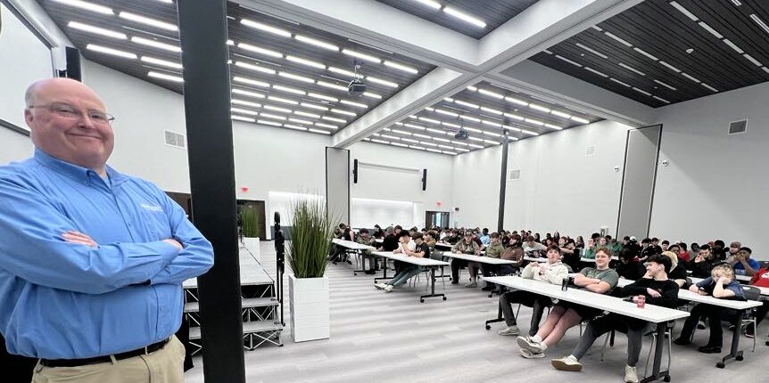 picture of ASU Three Rivers Chancellor Steve Rook and students